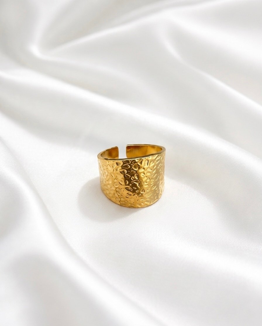 Hammered Glow Open‑Band Ring
