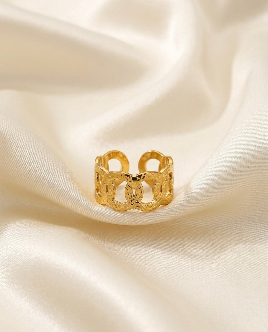Golden Interlock Elegance Ring