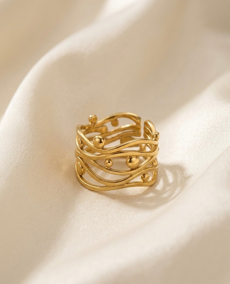 Golden Interlace Aura Ring