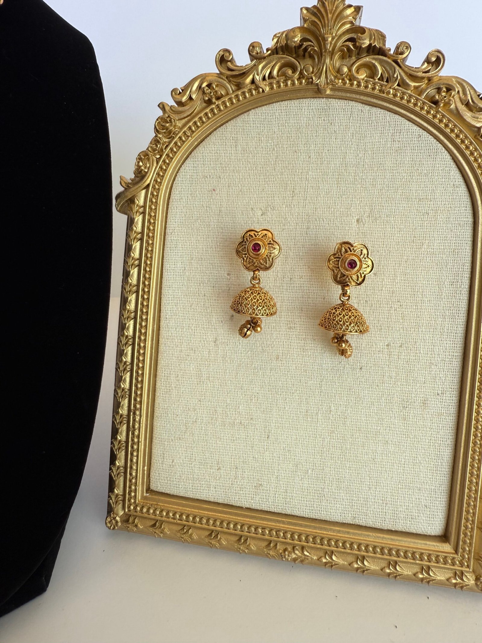 Royal Enchante Heritage Pendant Set - Image 3