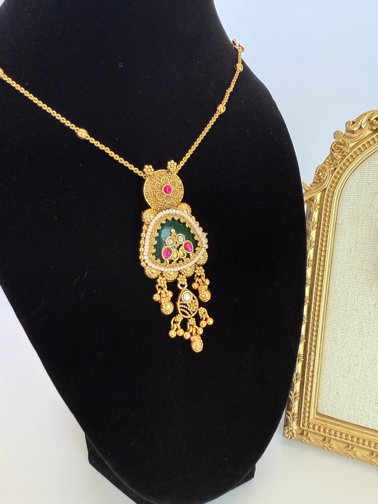 Royal Enchante Heritage Pendant Set - Image 2