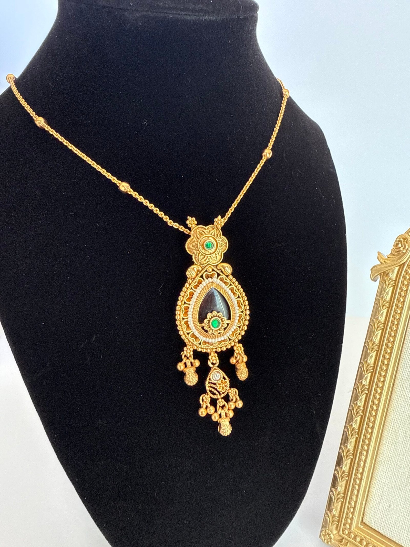 Regal Maharani Gemstone Pendant Set - Image 3