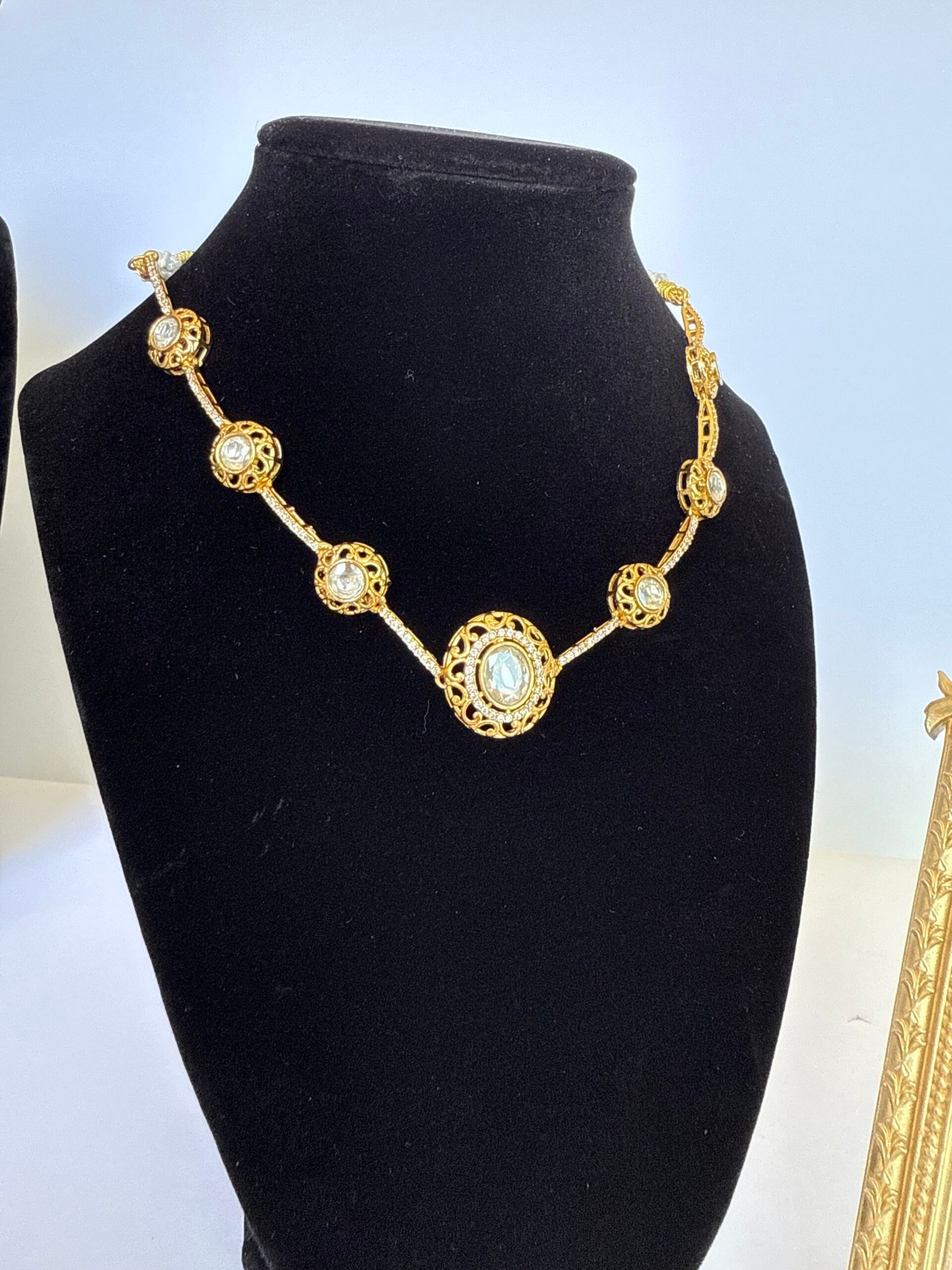 Aurora Gilded Halo Choker Set - Image 3